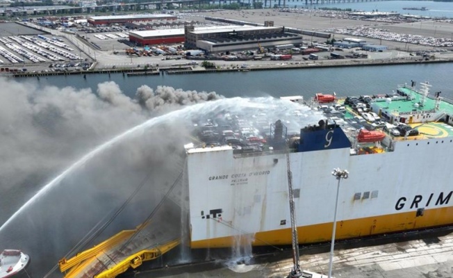 Gemide çıkan yangına müdahale eden itfaaiyecilerden 2'si öldü, 5'i yaralandı
